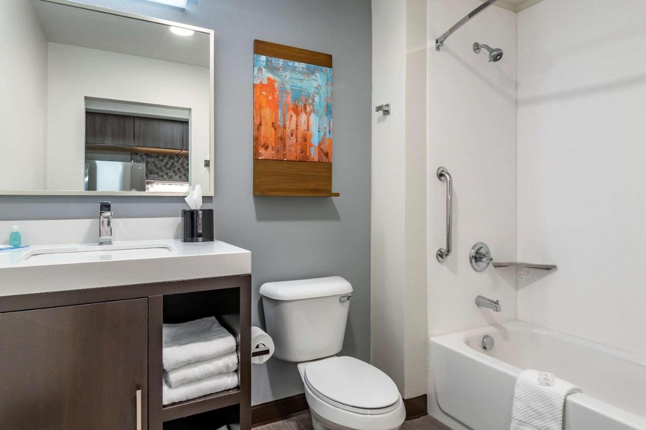 Mainstay Suites Waukee-West Des Moines Exteriör bild
